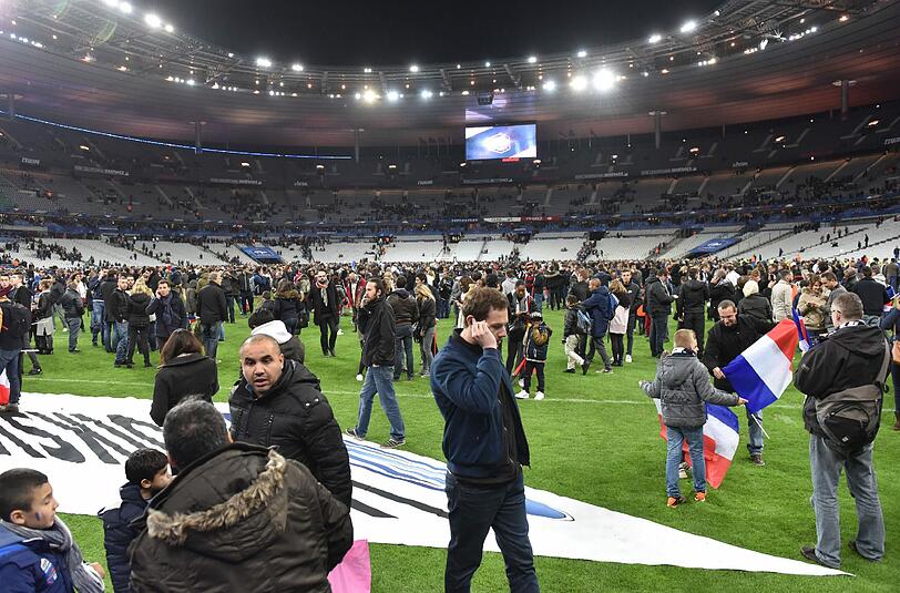 Die Zuschauer im Stade de France durften erstmal das Stadion nicht verlassen.