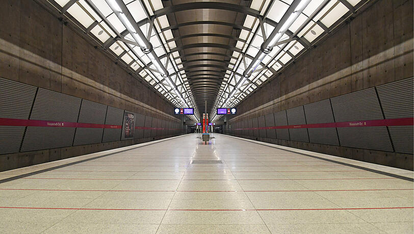 Am U-Bahnhof Messestadt Ost sprach der 23-Jährige eine Frau an. Nun sucht die Polizei nach ihr. (Archivbild)