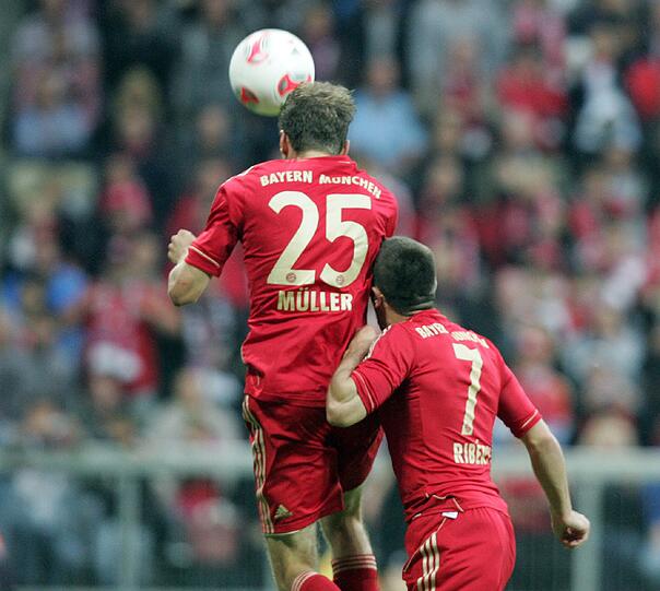 Mit 6:1 gegen Stuttgart verteidigt der FC Bayern die Tabellenführung verteidigt - und legt den besten Saisonstart seit fünf Jahren hin. Die Bilder vom Spiel