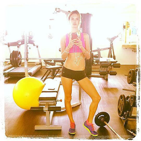 Alessandra Ambrosio im Fitnessstudio
