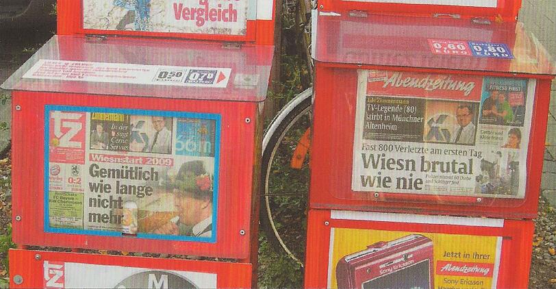 "Pressevielfalt" nennt AZ-Leser Michael Bohne sein Foto, das ein Postkartenmotiv zeigt.