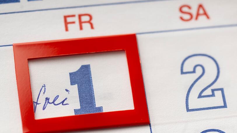 Freitags immer frei - eine kürzere Wochenarbeitszeit wünschen sich viele Arbeitnehmer. (Symbolbild)