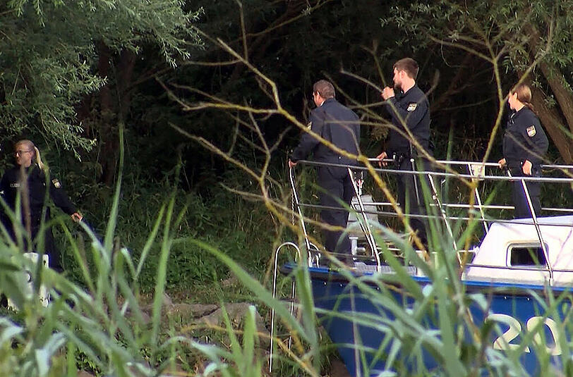 Am Mainufer konnte eine Spezialeinheit der Polizei den Täter stellen. Als er die Polizisten Angriff, wurde er erschossen.