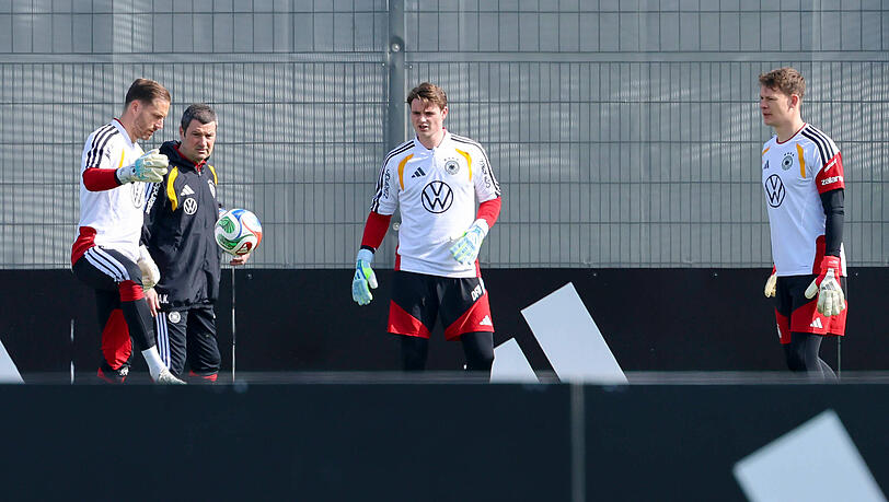 Wird bei der WM wohl als Nummer eins im deutschen Tor stehen: Oliver Baumann (links).