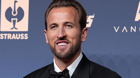 Harry Kane vor der Ballon-d'Or-Gala auf dem Roten Teppich.