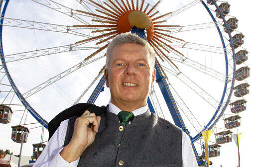 Noch steht das Riesenrad still: Dieter Reiter vor dem großen Ansturm auf der Wiesn.