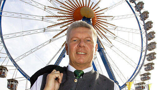 Noch steht das Riesenrad still: Dieter Reiter vor dem großen Ansturm auf der Wiesn. Noch steht das Riesenrad still: Dieter Reiter vor dem großen Ansturm auf der Wiesn.