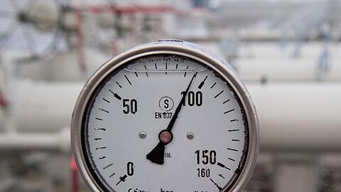 Messgerät an der Erdgasempfangsstation einer Gasleitung. Die geförderte heimische Menge an Erdgas sank zwischen 2018 und 2019 von 6,3 auf rund 6,1 Milliarden Kubikmeter.