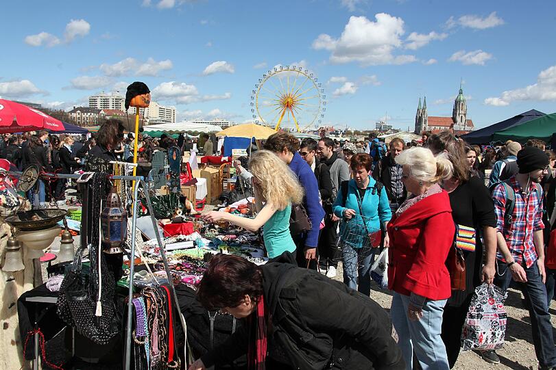 Antikes, Nützliches, Ramsch: Beim größten Flohmarkt Münchens kommen Sammler genauso auf ihre Kosten wie Trödel-Laien. Die besten Bilder von der Theresienwiese.
