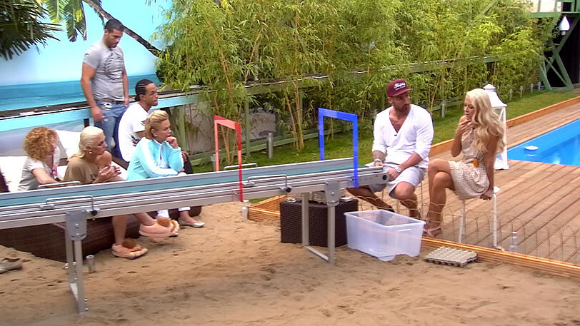 Tag 2 bei Promi-Big-Brother: David Hasselhoff schwitzt beim Morgensport, Jenny Elvers öffnet sich in ihrer Alkoholbeichte, Martin Semmelrogge zeigt sich wieder nackt