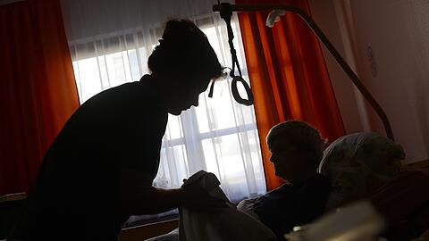 Rund 10.000 alte Münchner können in den eigenen vier Wänden nicht mehr betreut werden &ndash; und liegen deshalb im Pflegeheim.