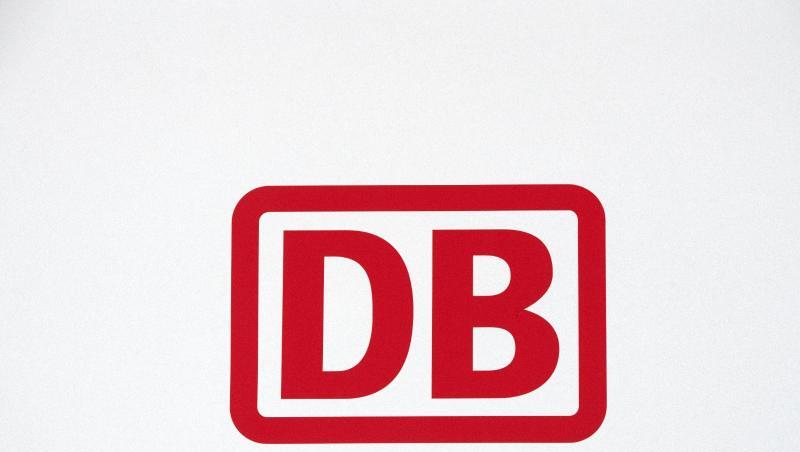 Das Logo der Deutschen Bahn AG. Foto: Ralf Hirschberger/Archivbild Das Logo der Deutschen Bahn AG. Foto: Ralf Hirschberger/Archivbild