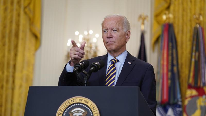 Joe Biden, Präsident der USA, spricht über den amerikanischen Truppenabzug aus Afghanistan im East Room des Weißen Hauses.