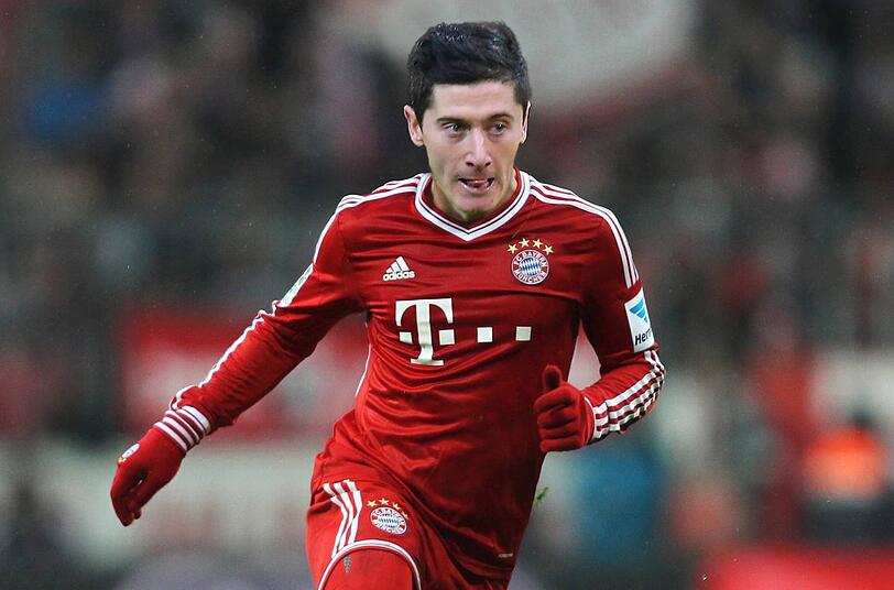 Robert Lewandowski - im Bayern-Trikot! Die AZ hat dem Stürmer von Borussia Dortmund, der wechseln will, schon mal das neue Trikot angezogen.