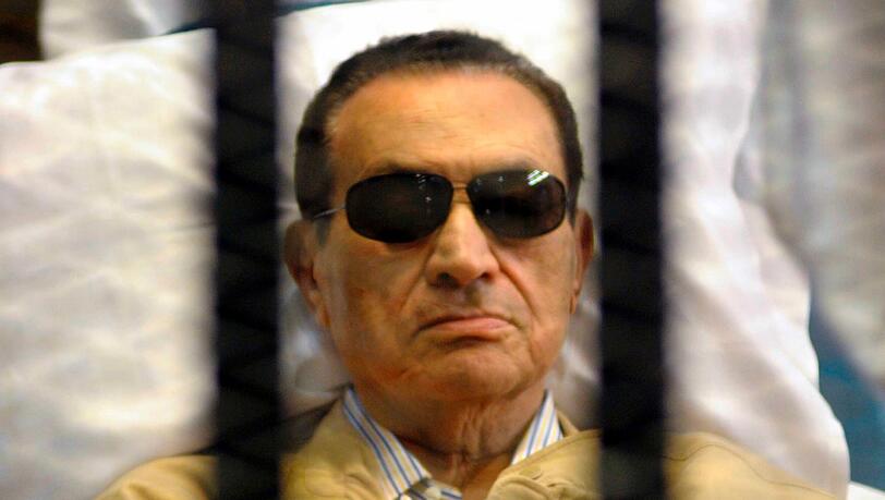 Das Strafgericht in Kairo hat den Prozess gegen Ägyptens Ex-Langzeitherrscher Husni Mubarak aufgehoben. Das Strafgericht in Kairo hat den Prozess gegen Ägyptens Ex-Langzeitherrscher Husni Mubarak aufgehoben.