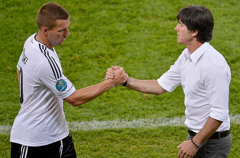 "In der Mannschaft ist das kein Thema. Ich denke 80 Prozent von euch und ich kraulen sich auch mal an den Eiern." (Nationalspieler Lukas Podolski bei der EM über das "Hosen-Gate" um Bundestrainer Joachim Löw)
