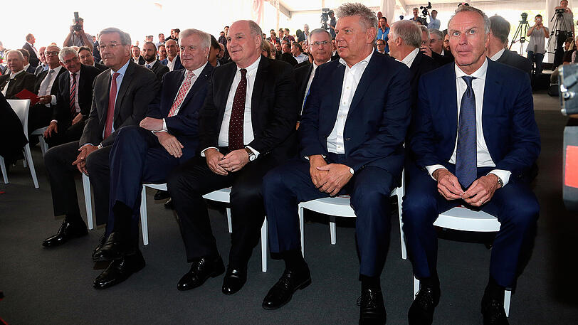 Karl Hopfner, Horst Seehofer, Uli Hoeneß, Dieter Reiter, Karl Heinz Rummenigge (von links).