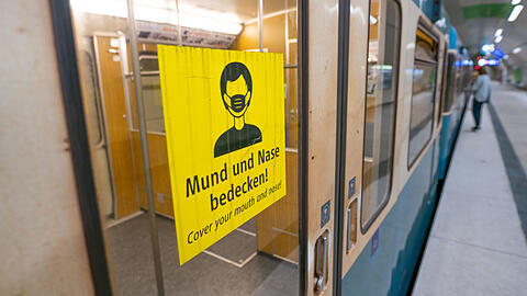 Im bayerischen ÖPNV herrscht seit Monaten Maskenpflicht.