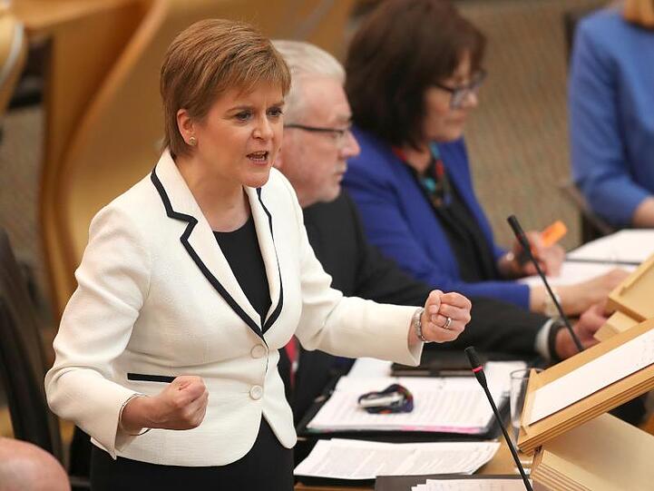 Sturgeon warb im schottischen Parlament für ein weiteres Unabhängigkeitsreferendum.