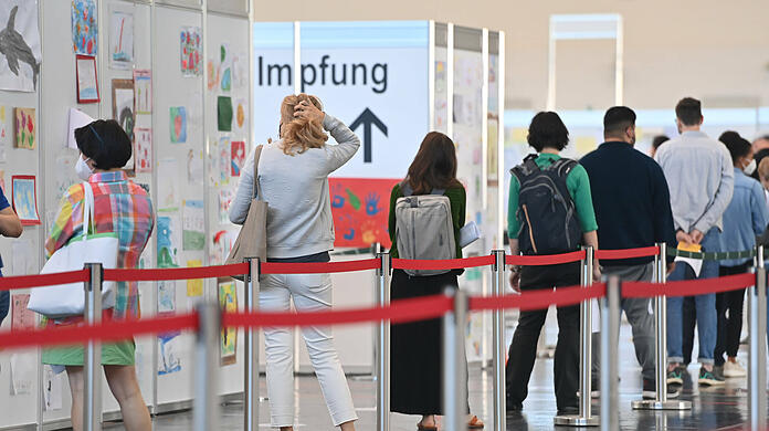 Im Impfzentrum Riem gibt es unter anderem einen Offenen Impftag ohne Terminvereinbarung: Am Sonntag, 18. Juli stehen die Türen von 9 Uhr bis 17.45 Uhr offen.