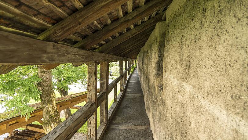 Die Stadtmauer in der historischen Altstadt von Schongau. Die Stadtmauer in der historischen Altstadt von Schongau.