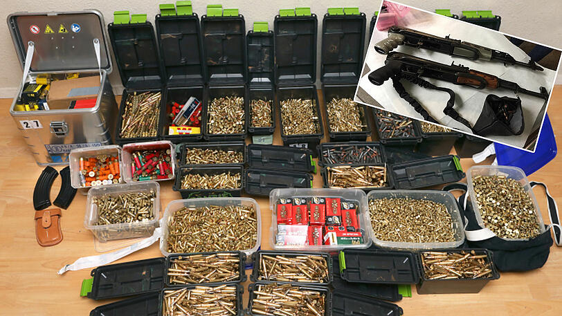 Ein Teil der sichergestellten Waffen und Munition, die bei der Razzia in Berlin sichergestellt wurden.