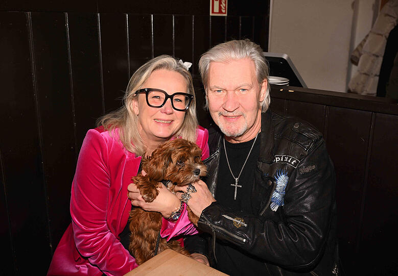 Johnny Logan mit Freundin Tanja Surmann und ihrem Hund Molly
