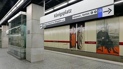 Am U-Bahnhof K&ouml;nigplatz soll eine Person mit einem "Pistolen-artigen Gegenstand" hantiert haben. (Archivbild)