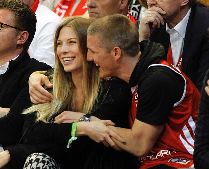 Bayerns Basketballer siegen im Derby gegen Würzburg und setzen sich weiter im oberen Tabellendrittel fest - auch dank der prominenten Unterstützung durch die Fußballabteilung - die besten Bilder aus dem Audi Dome.