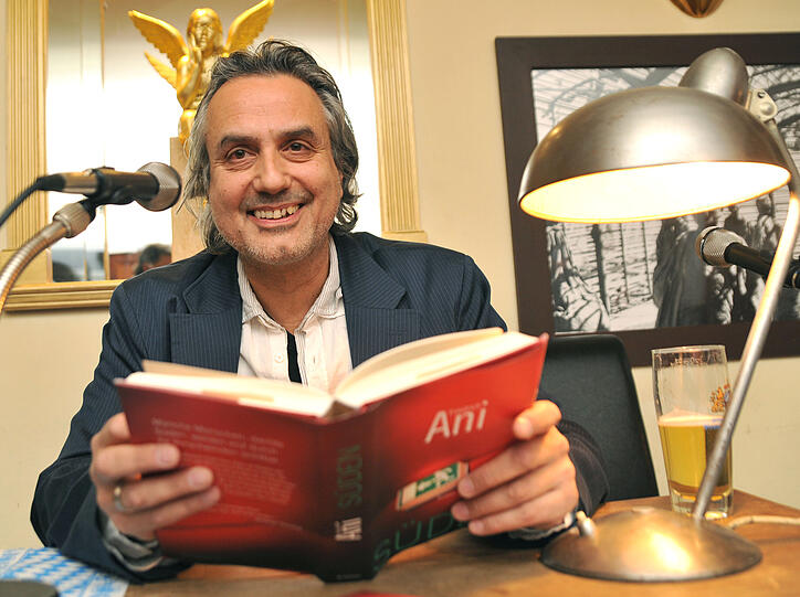Friedrich Ani bei der Taufe seines neuen Romans &bdquo;Süden&ldquo; vor zehn Tagen in der Aurora Bar.