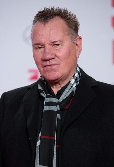 Er leiht dem New Yorker Cop John McClane auch in diesem Film seine Stimme: Manfred Lehmann ist die deutsche Synchronstimme von Bruce Willis.
