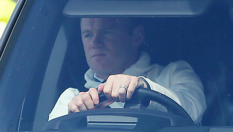 Wayne Rooney wurde bei seiner Suff-Fahrt von der Polizei erwischt. Wayne Rooney wurde bei seiner Suff-Fahrt von der Polizei erwischt.