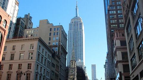 In der Corona-Pandemie wird auch das Empire State Building in New York zum Impfzentrum.