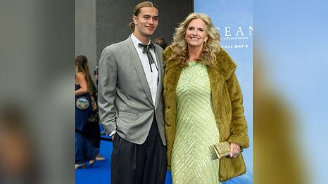 Platz acht der begehrtesten Junggesellen: Rod Stewarts Sohn Alistair Stewart neben seiner Mutter Penny Lancaster in diesem Jahr in London.