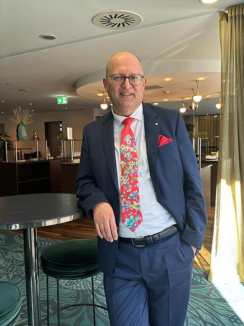 Der Pr&auml;sident des Deutschen Lehrerverbandes, Stefan D&uuml;ll, w&uuml;nscht sich eine gesellschaftliche Debatte &uuml;ber Kindererziehung und die Verantwortung von Eltern, Politikerinnen und Politikern sowie Influencern als Vorbilder. (Archivfoto)