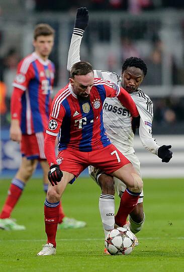FRANCK RIBÉRY: NOTE 3

Holte den Elfmeter raus, war wie eh und je der wuselige Flügelflitzer. Zog immer wieder in die Mitte und sorgte für Gefahr.