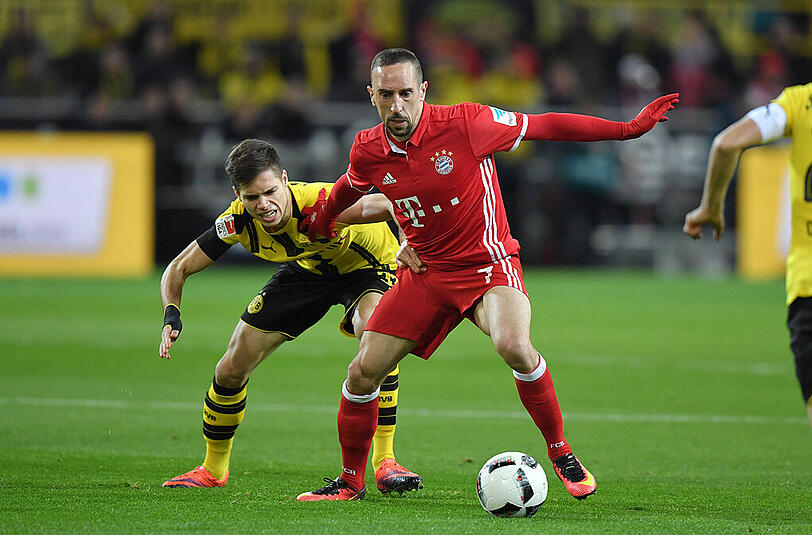 Franck Ribéry: Note 4. Das Comeback nach mehreren Wochen &ndash; wurde nach nur zehn (!) Sekunden von Götze gefoult, später nochmal heftiger und mit Gelb geahndet (49). Mit Ribéry hat Bayern fünf von fünf Partien gewonnen, gestern mit vielen Eins-gegen-eins-Versuchen. Fleißig, emsig, wirbelig. Am Ende verließen ihn die Kräfte. Und dann Gelb nach kleiner Rangelei mit Ramos &ndash; kein Lerneffekt.