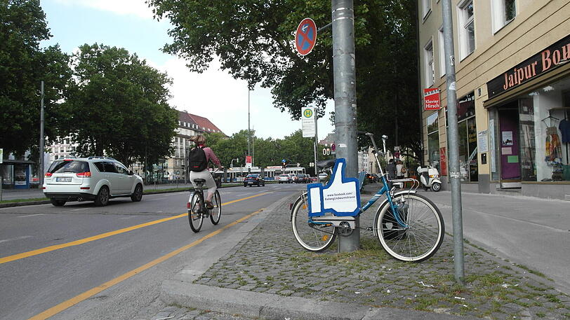 &bdquo;Daumen hoch&ldquo; für Radfahrer. Mehr Tipps zur umweltfreundlichen Mobilität gibt&rsquo;s beim Workshop in Bogenhausen. Foto: Green City
