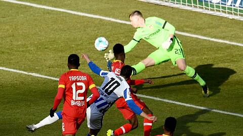 Matheus Cunha (2.v.l.) sorgte beim Hertha-Sieg gegen Leverkusen für die frühe Vorentscheidung.
