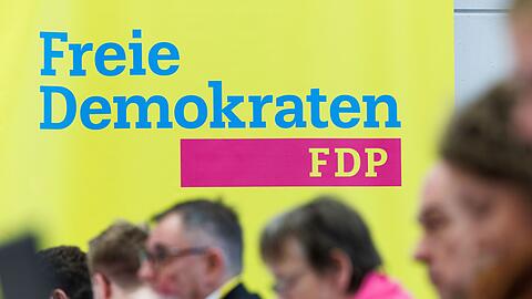 "Soll die FDP die Koalition mit SPD und Grünen als Teil der Bundesregierung beenden?" - Diese Frage sollen nun die FDP-Mitglieder beantworten.