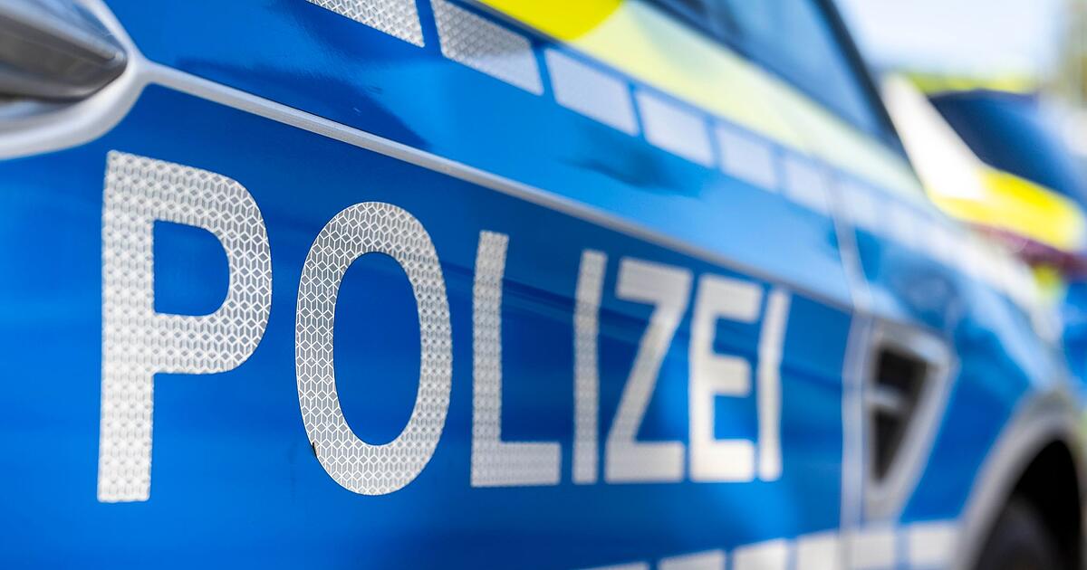 Polizei-begleitet-Mann-nach-lauten-Zwischenrufen-aus-Kirche