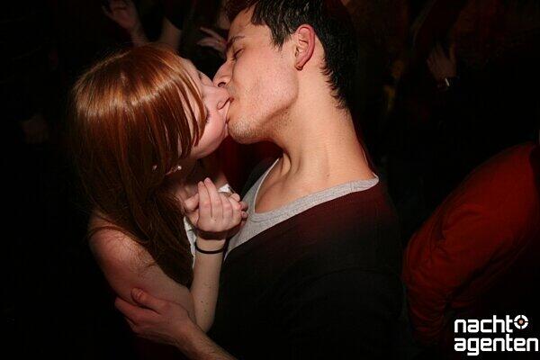 Am "Blue Monday" in der Milchbar bereiteten sich die Partypeople auf den bevorstehenden Valentinstag mit wilder Knutscherei vor. Mehr Bilder unter: www.nachtagenten.de