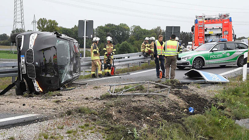 Der Fahrer verletzte sich und kam in ein Krankenhaus.