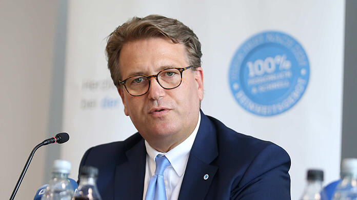 "1860 sollte eine großartige Zukunft haben, die nicht nur aus Erfolgen von vor Jahrzehnten spricht", sagt Martin Gräfer, Vorstandsmitglied beim Hauptsponsor "die Bayerische". (Archivbild)