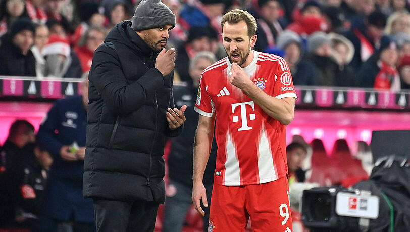 In der zweiten Halbzeit drehen sie auf: Der FC Bayern um Harry Kane (r.) und Trainer Vincent Kompany.