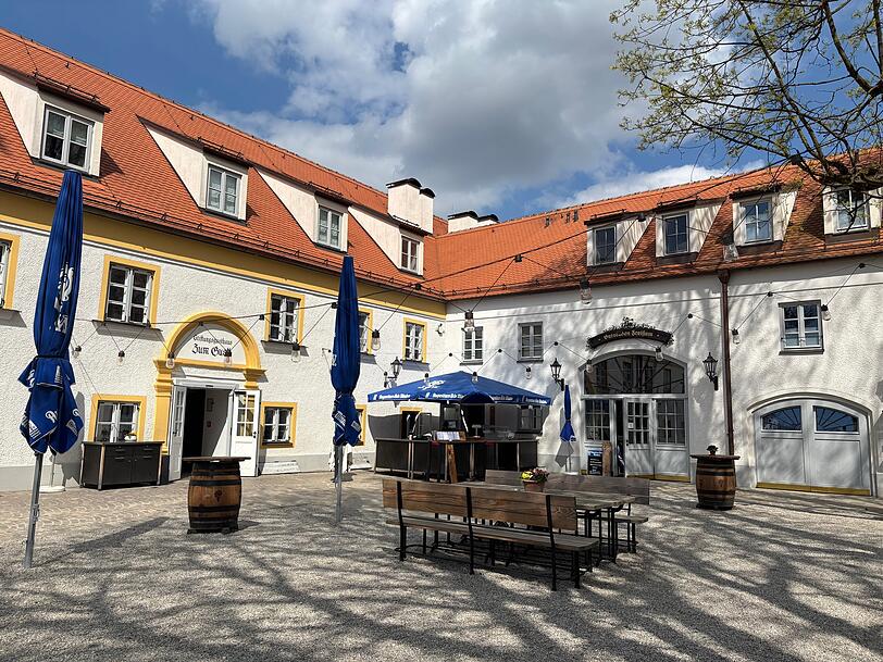 Eine gescheite Wirtschaft gibt's freilich auch: "Zum Gustl" heißt sie, passend zu Augustiner. Eine gescheite Wirtschaft gibt's freilich auch: "Zum Gustl" heißt sie, passend zu Augustiner.