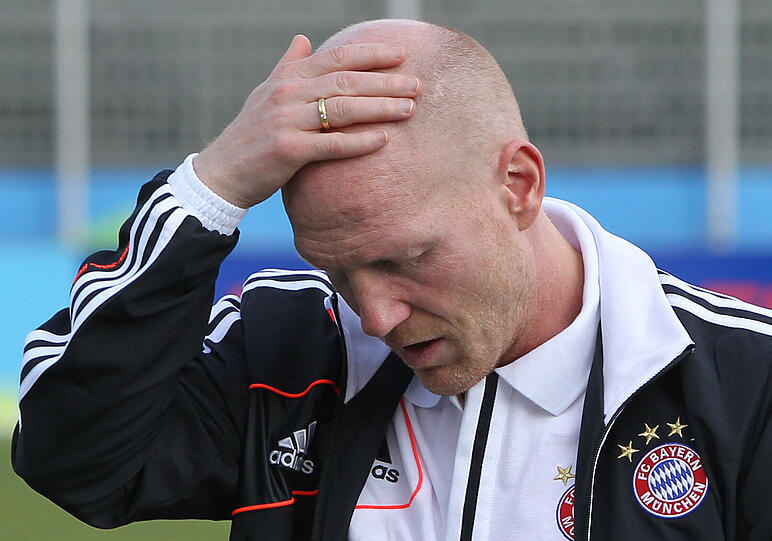 Eine Stunde und sechs Minuten trainieren die Bayern-Profis vor 1000 Fans im Stadio Comunale von Arco. Sieben Jugendspieler sind mit von der Partie - und ein Verletzter geht hervor.