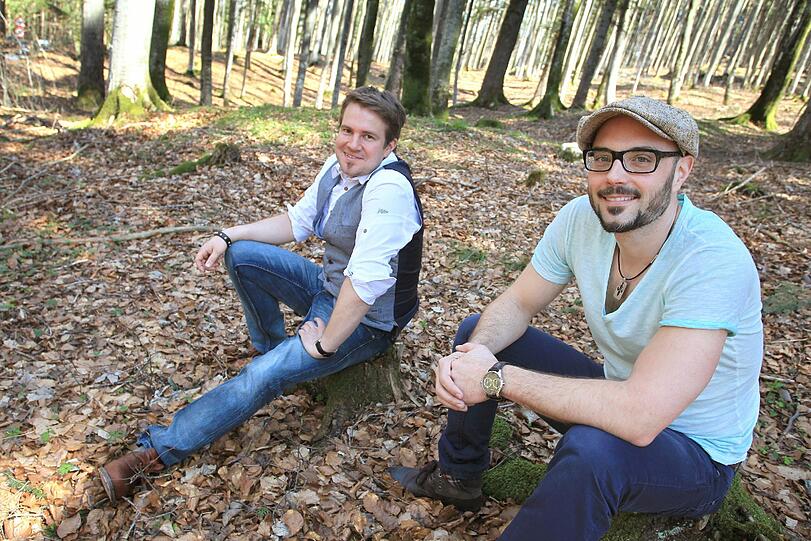 Das Autorenduo der Kluftiger-Krimis, Volker Klüpfel (r.) und Michael Kobr.