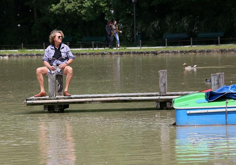 Am Bootssteg in kurzer Hose konnte man es in der Sonne aushalten...