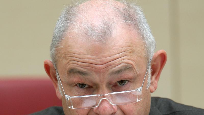 Höchstpersönlich war er bei der Bekanntgabe der neuesten Arbeitslosenzahlen dabei: Günther Beckstein Höchstpersönlich war er bei der Bekanntgabe der neuesten Arbeitslosenzahlen dabei: Günther Beckstein
